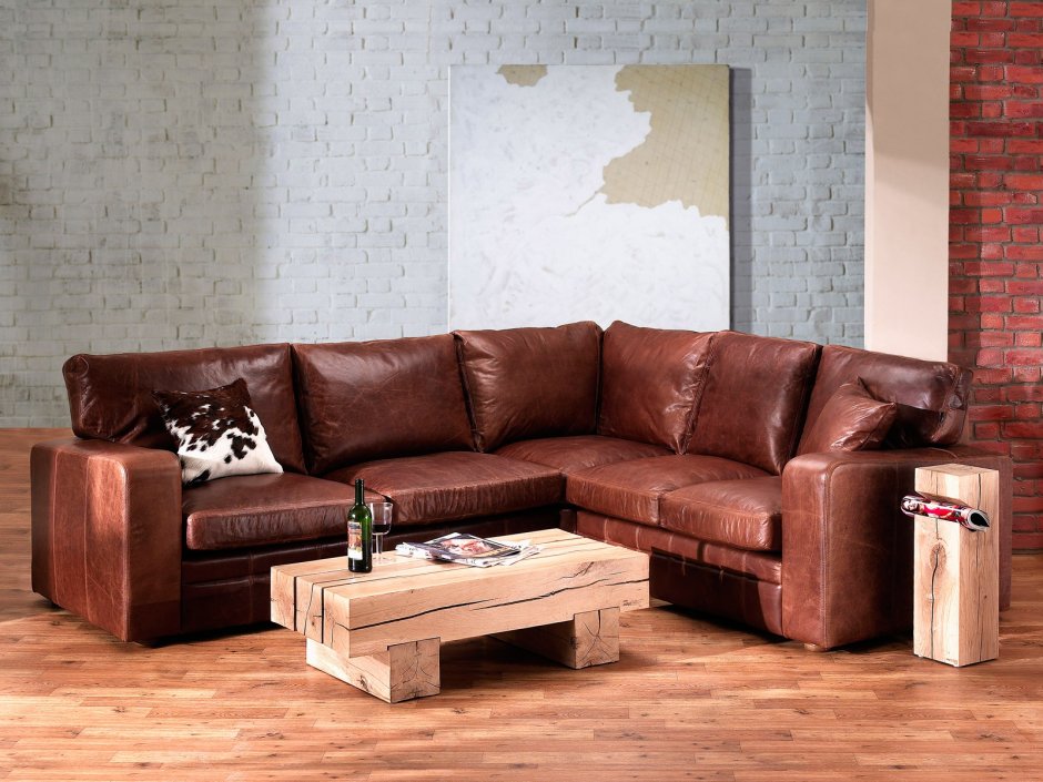 Кожаный диван угловой коричневый в интерьере