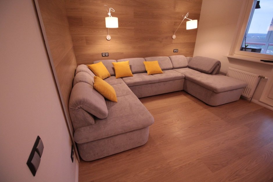 П-образный диван в маленькой гостиной