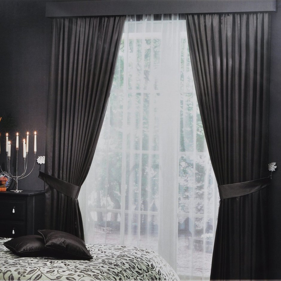Черные шторы в спальне