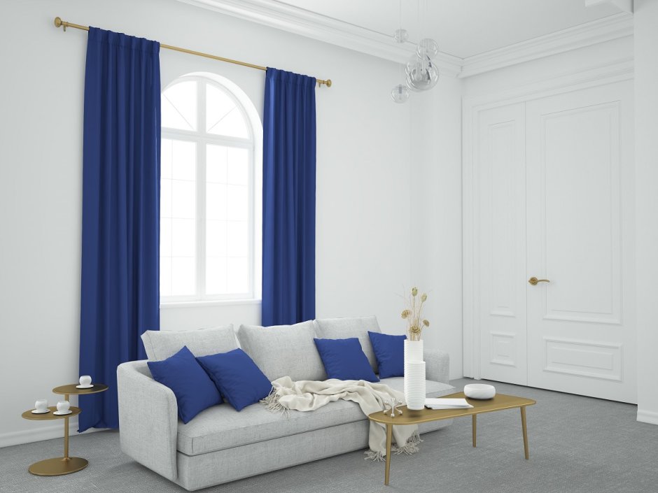Красивые интерьерные решения для вытянутого зала с синим диваном