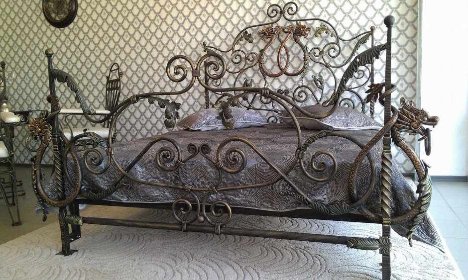 Кованые кровати в готическом стиле