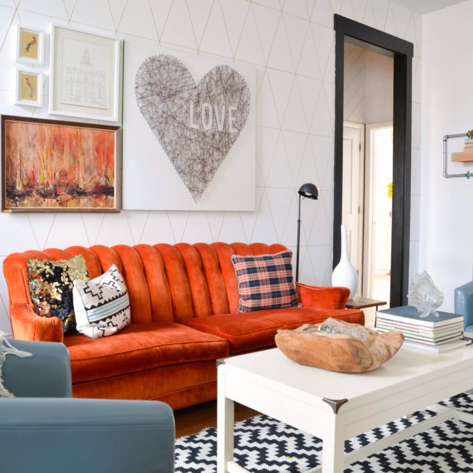 Оранжевый диван в стиле лофт