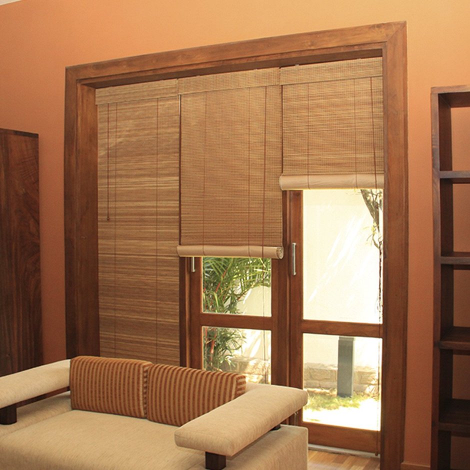 Бамбуковые ролеты в интерьере спальни