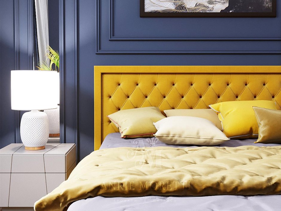 Кровать с желтым изголовьем