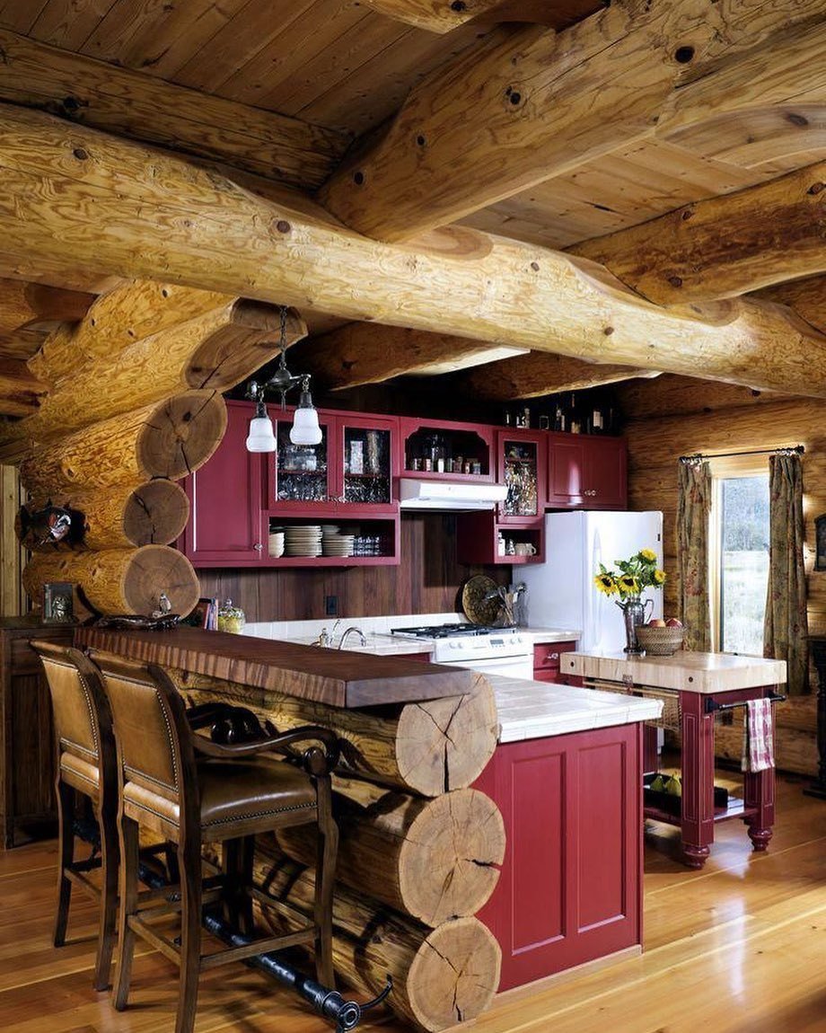 Кухня в срубе деревянном