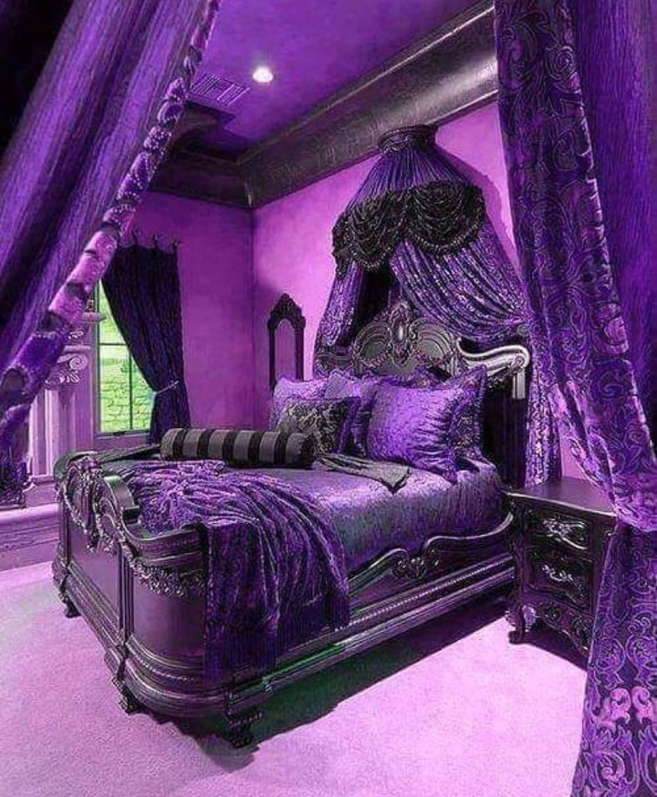 Королевская кровать с балдахином Готика