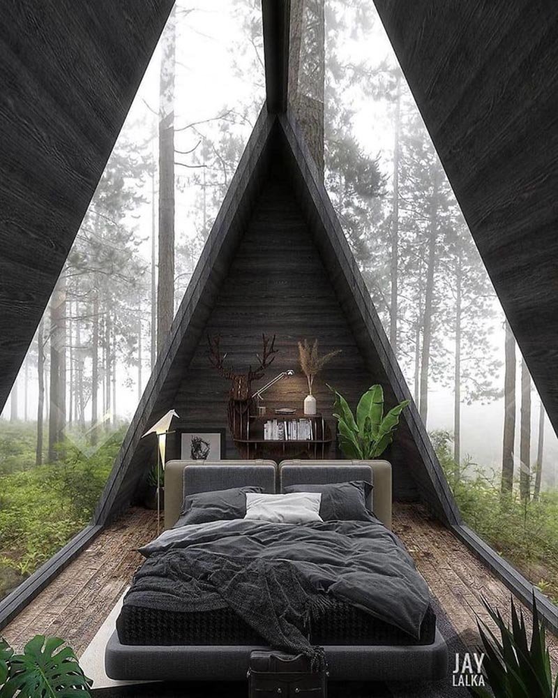 Отель в лесу с панорамными окнами
