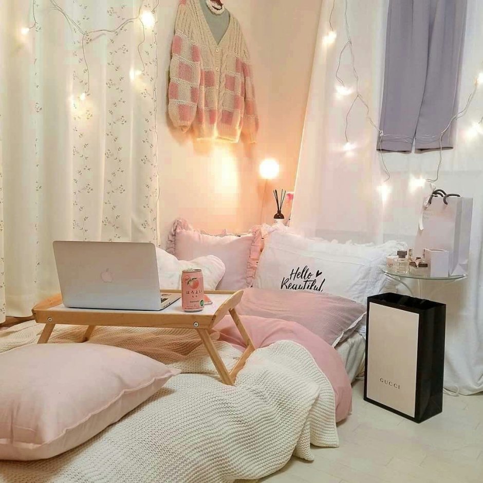 Уютная комната для девушки подростка в пастельных тонах