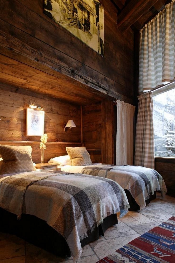 Спальня в деревянном домен