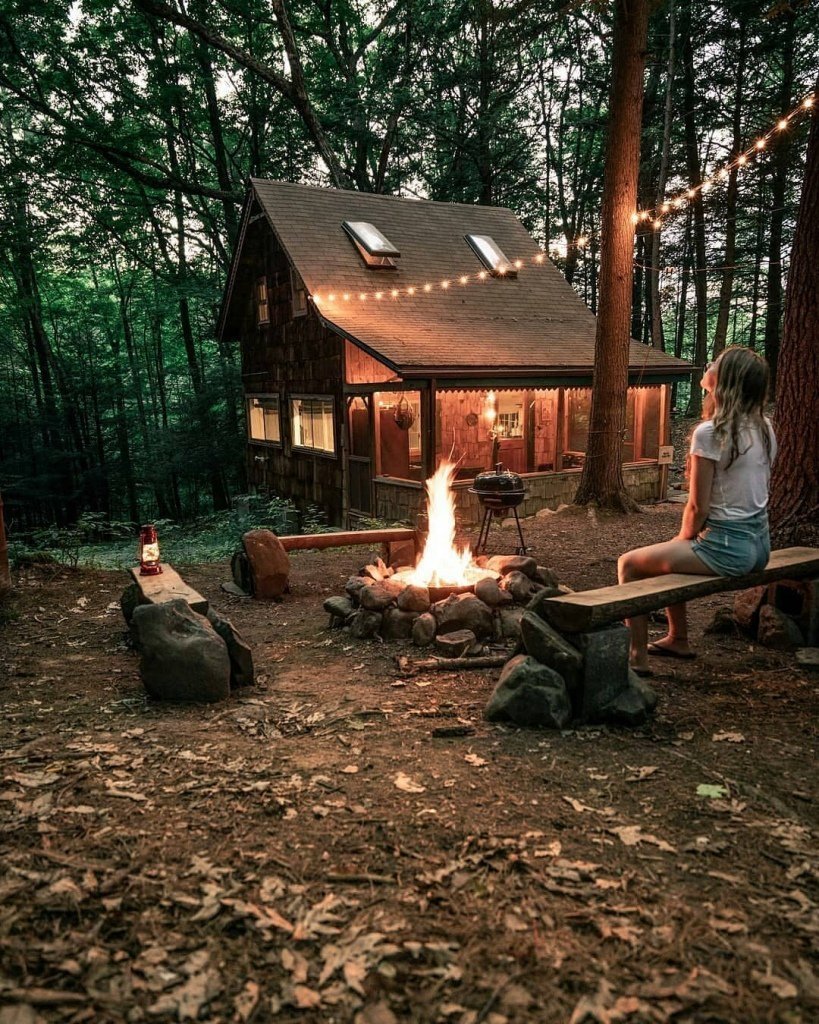 Уютный дом в лесу