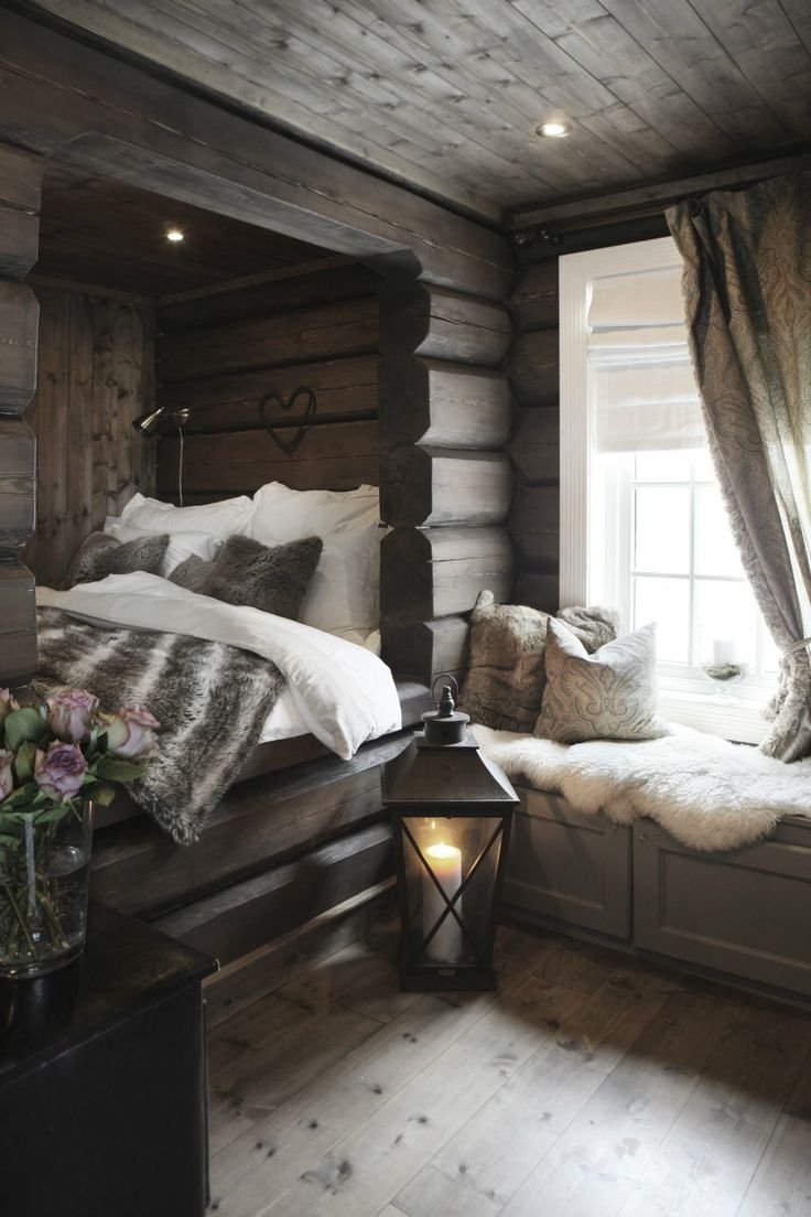 Уютная деревянная комната