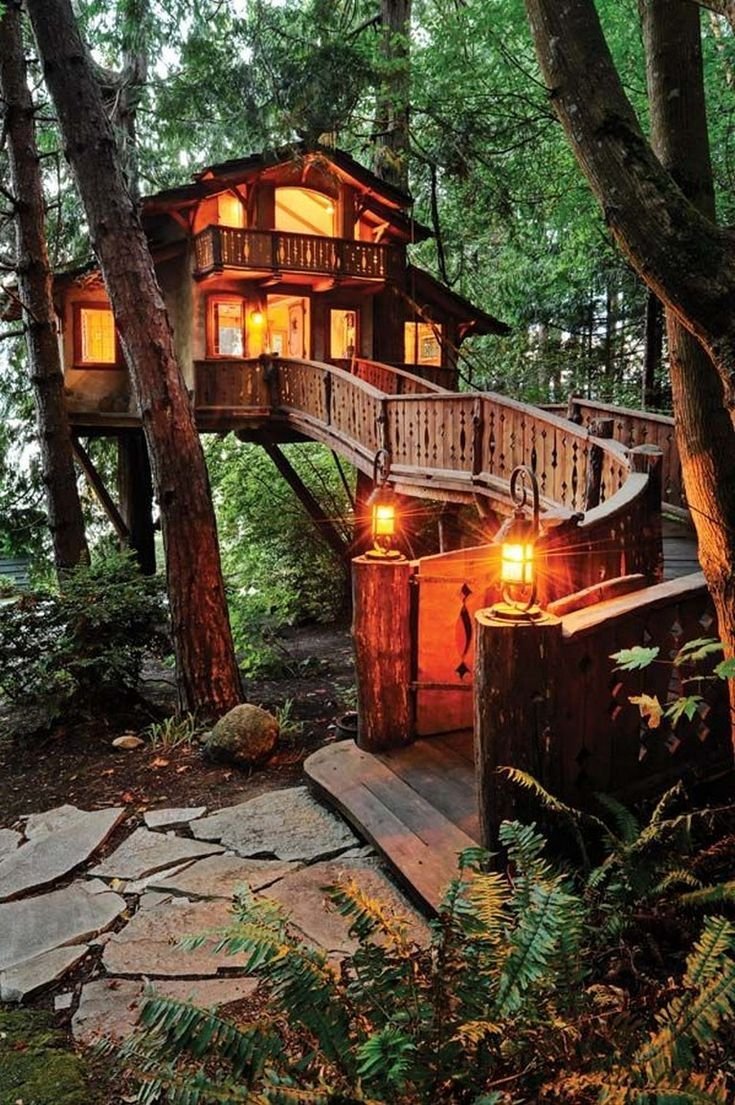 Красивый дом в лесу