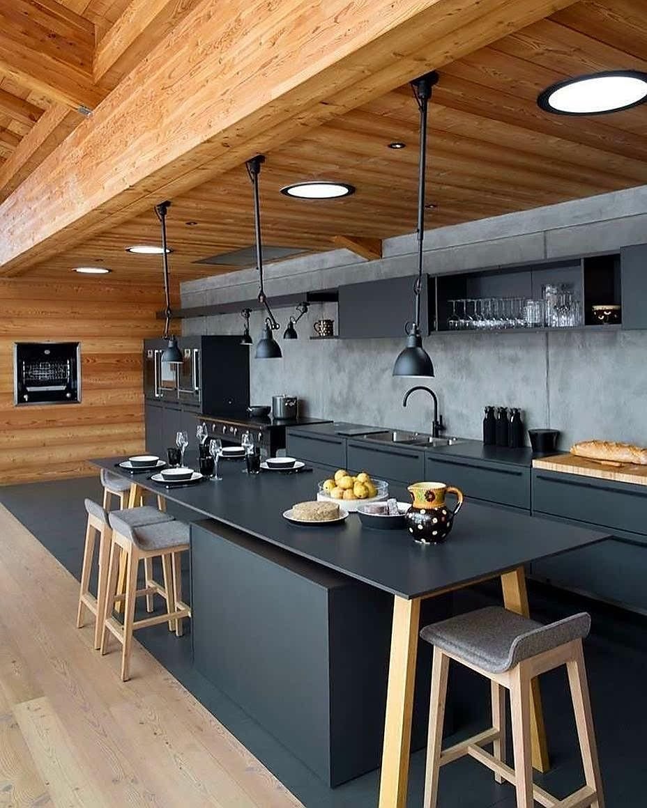 Кухня в стиле лофт в деревянном доме