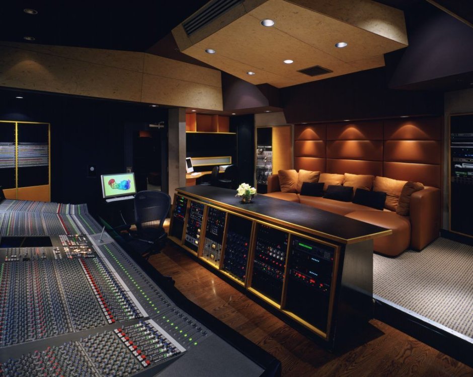Студия звукозаписи EASTWEST Studios в Голливуде