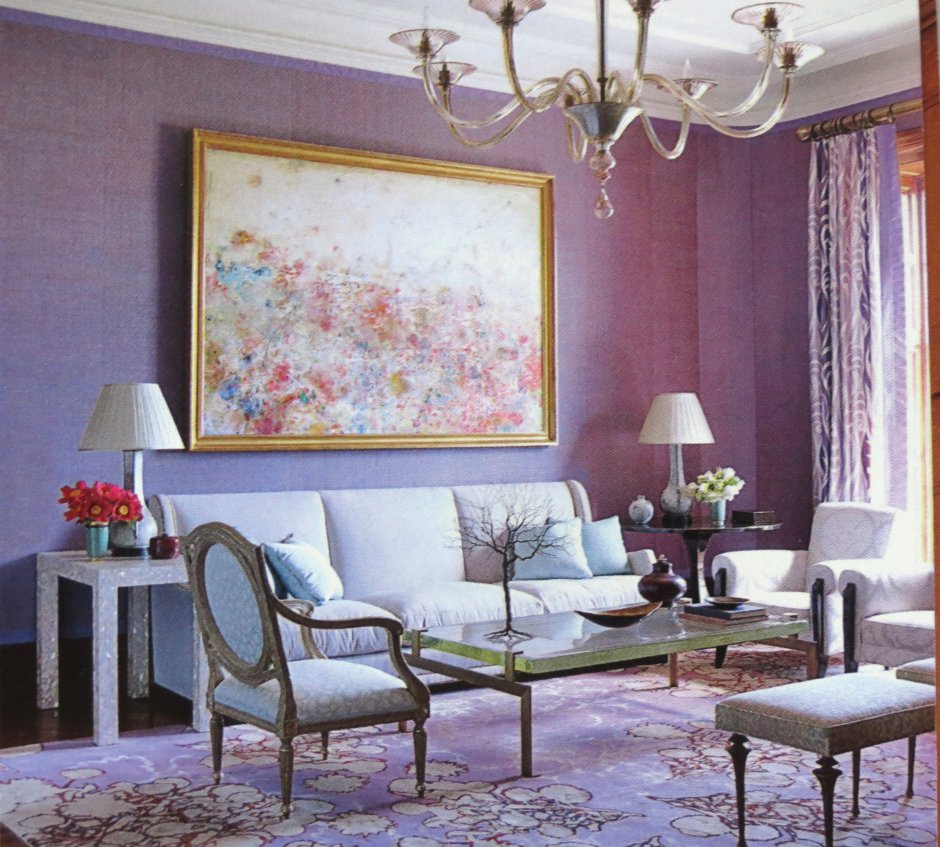 Лавандовый цвет в интерьере гостиной