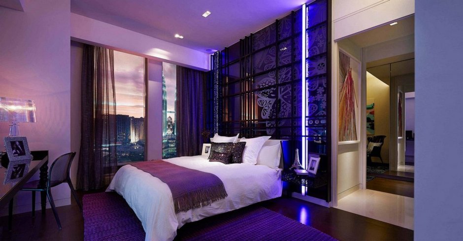 Фиолетовая спальная комната