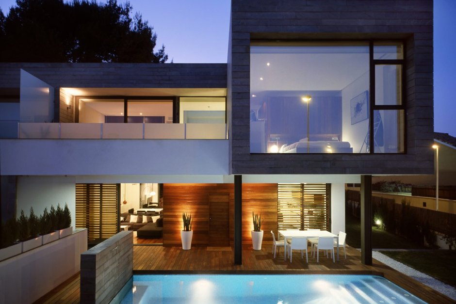 Дом в стиле Модерн с бассейном