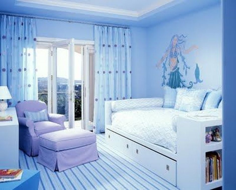 Спальня для девочки в голубых тонах