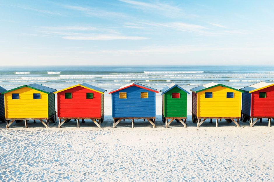 Пляжные домики разноцветные