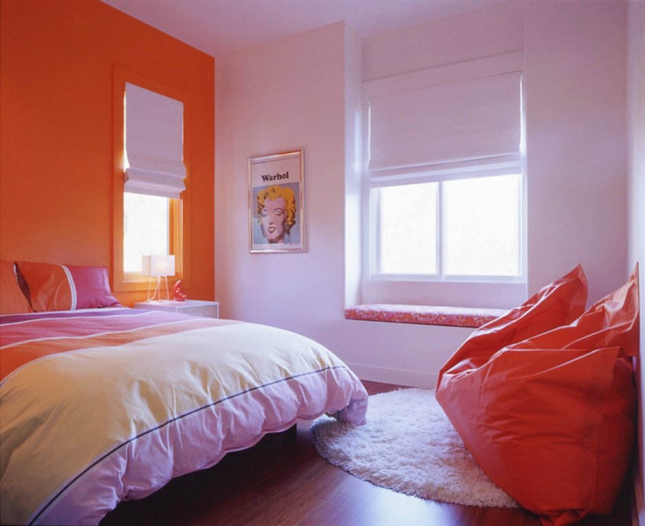 Комната в оранжевых тонах
