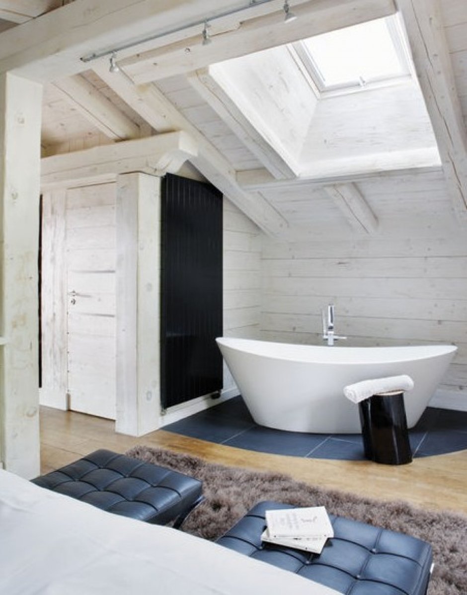 Мансардная ванная в деревянном доме