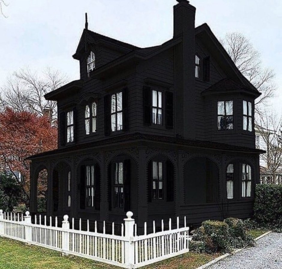 Дом в готическом стиле фасад