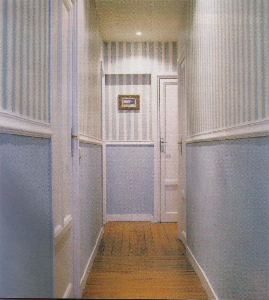 Стеновые панели в узком коридоре