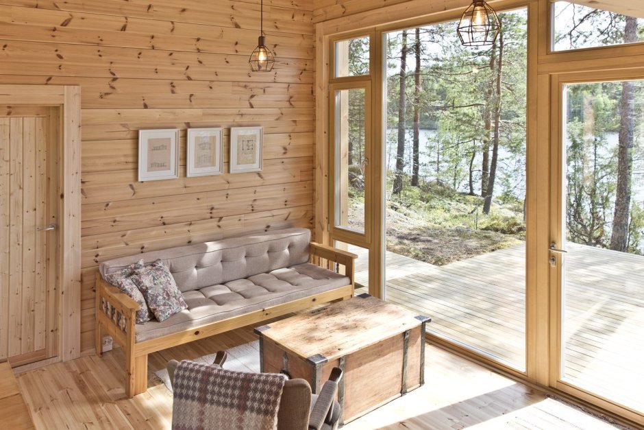 Интерьер деревянного гостевого домика