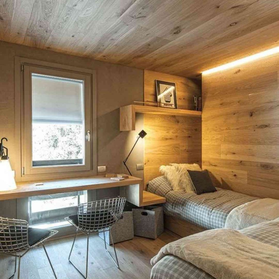 Дачная спальня в деревянном доме