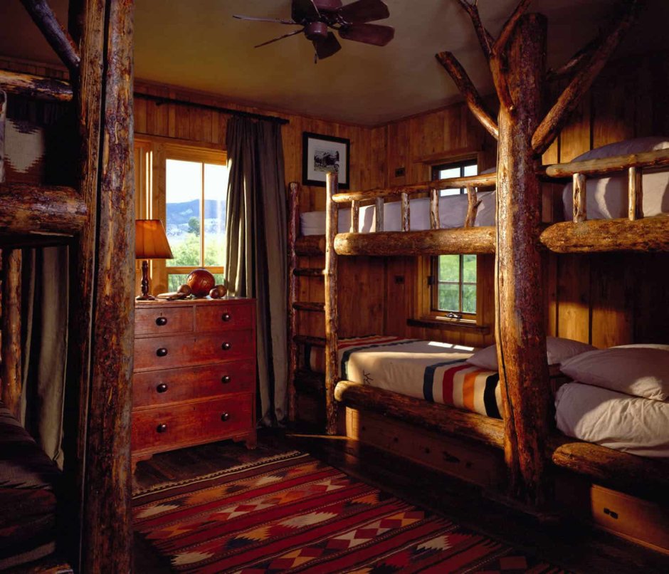 Кровать в деревенском стиле