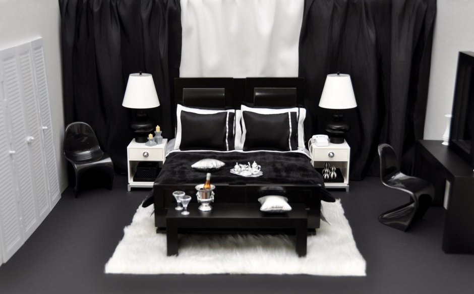 Белая комната с черной мебелью