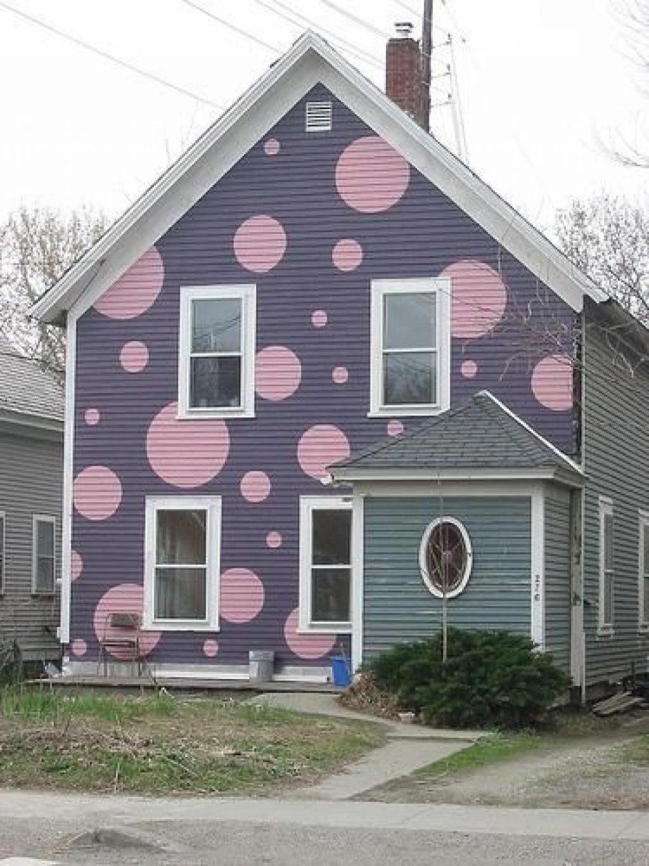 Розовый фасад дома