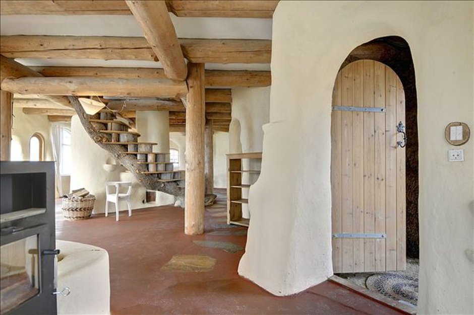 Современный глиняный дом