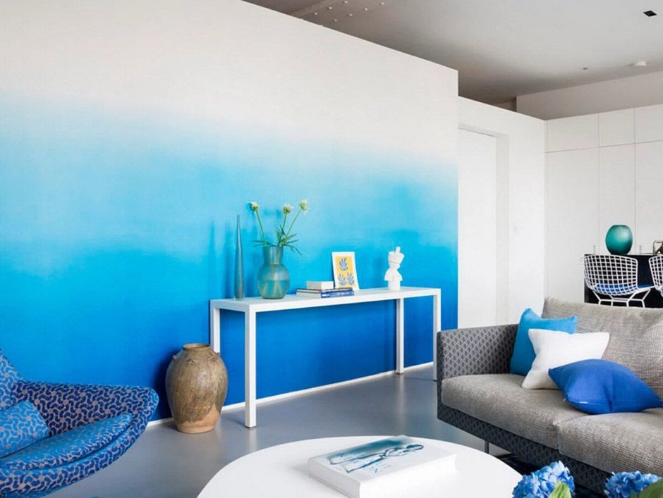 Квартира с голубыми стенами