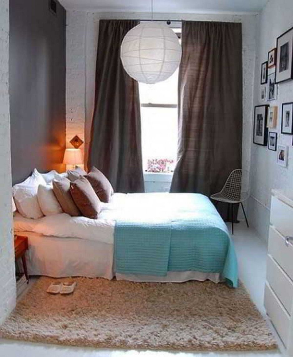 Маленькая узкая спальня