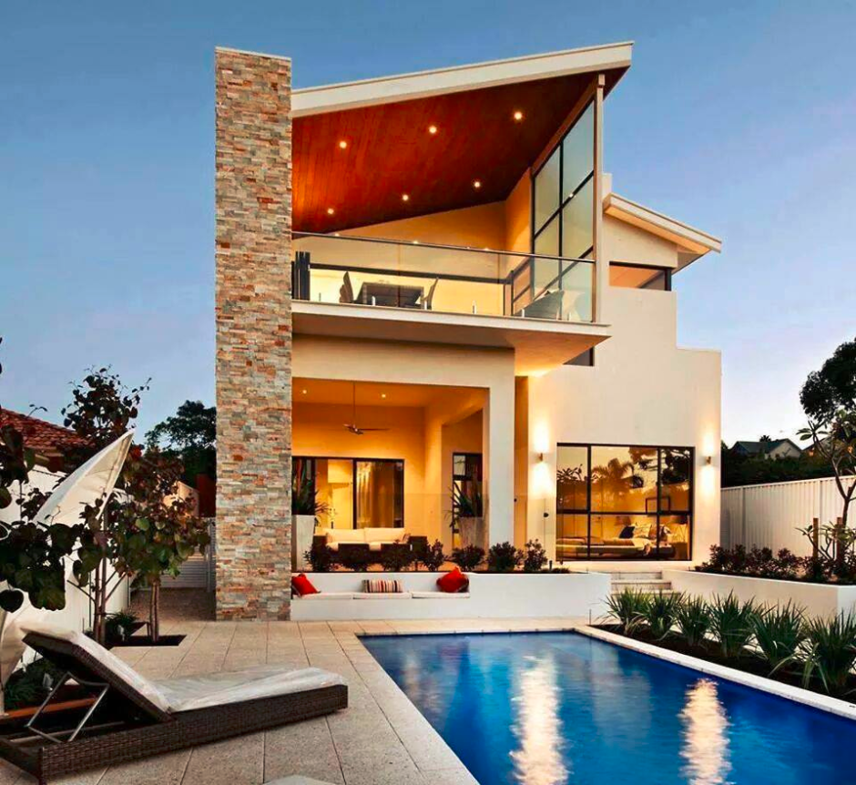 Красивый двухэтажный дом с бассейном