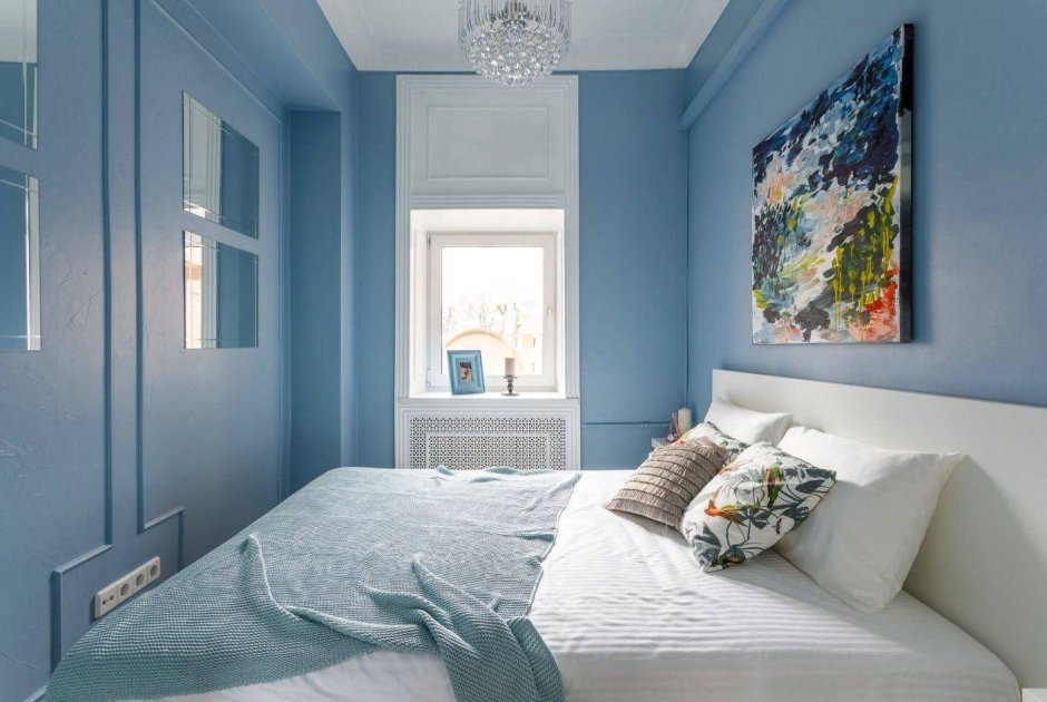 Голубые стены в спальне