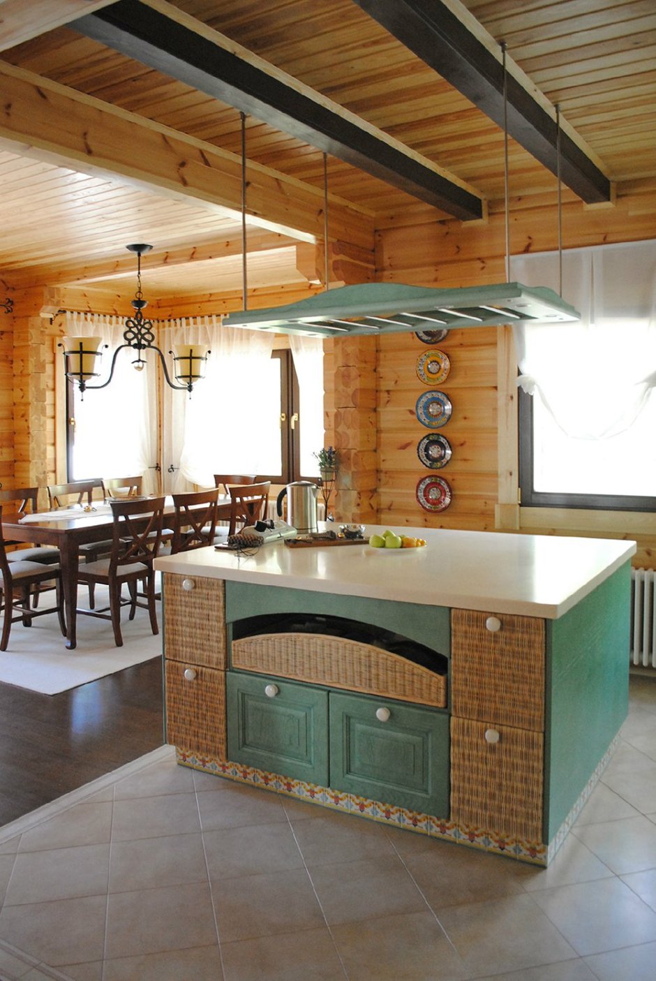 Кухня в частном деревянном доме