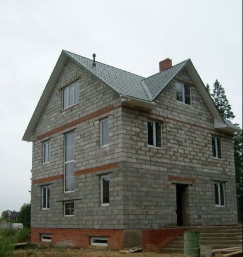 Двухэтажный дом из шлакоблока