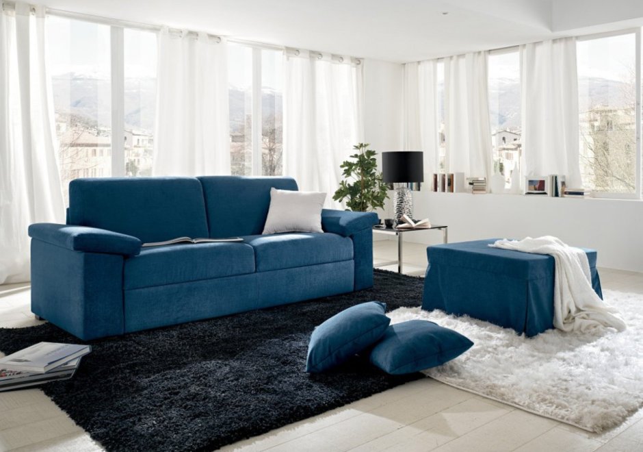 Белая мебель синий диван