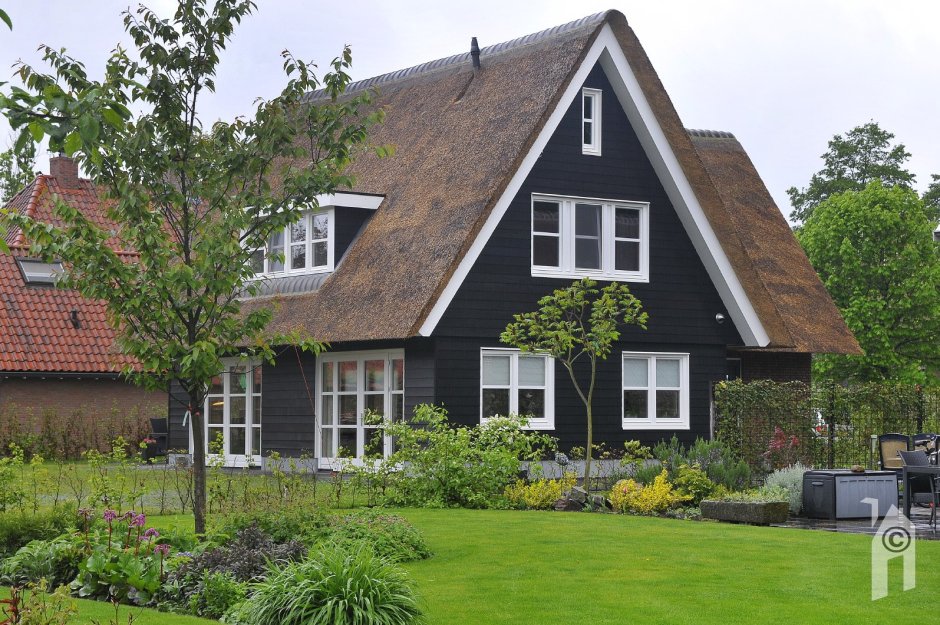Голландский домик серый