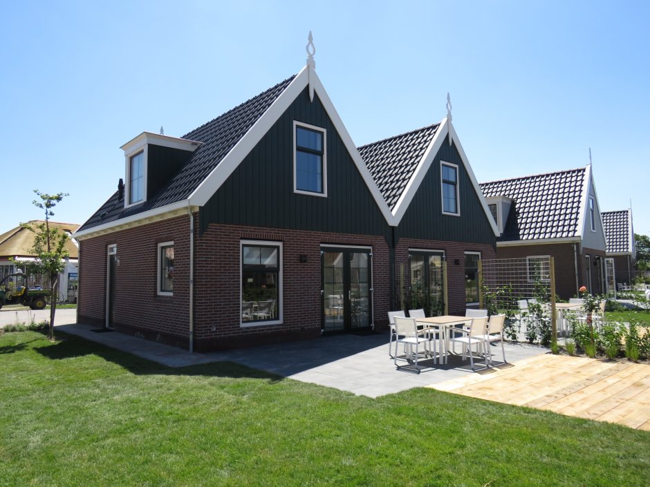 Кирпичный дом в голландском стиле