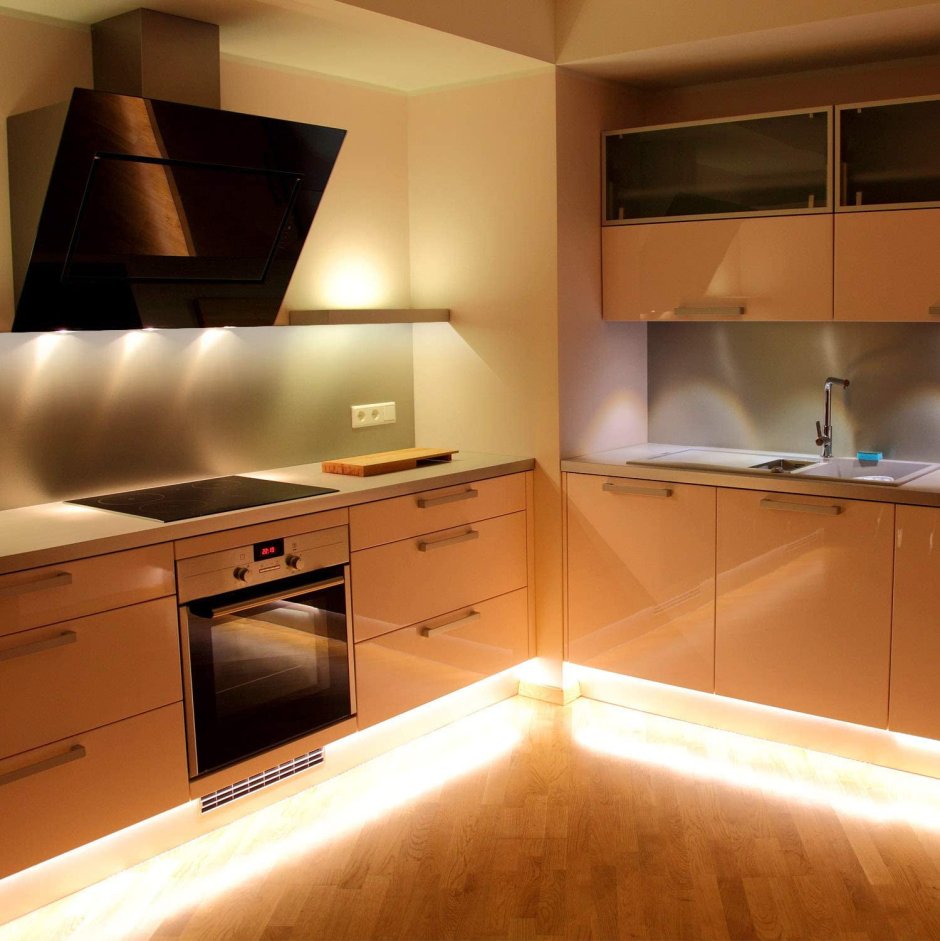Кухня без цоколя с подсветкой