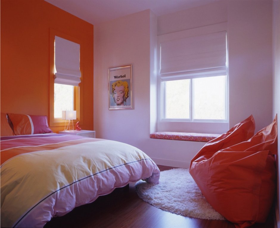 Оранжевый в интерьере спальни