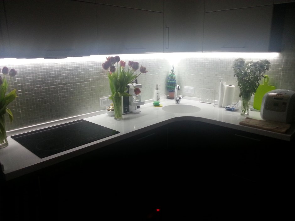 Расположение подсветки на кухне рабочей зоны