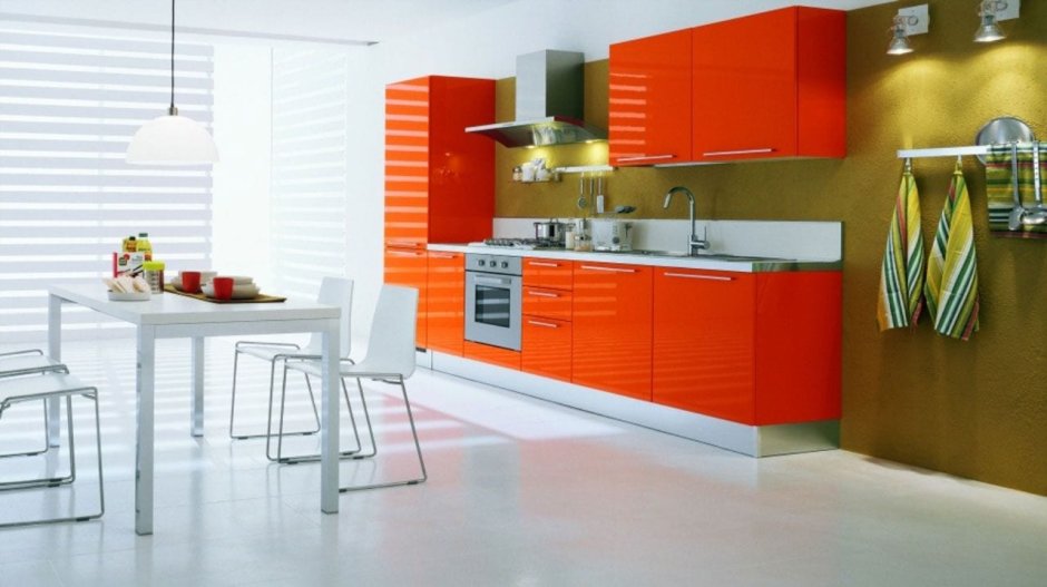Кухонный гарнитур под оранжевые стены