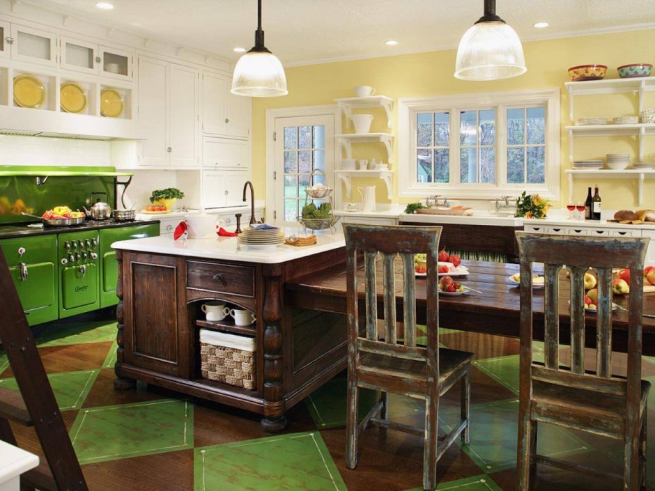 Зеленая кухня деревянная