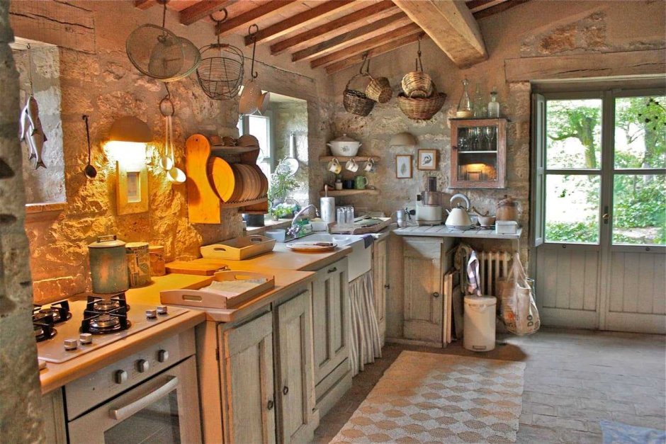 Кухня в деревенском стил