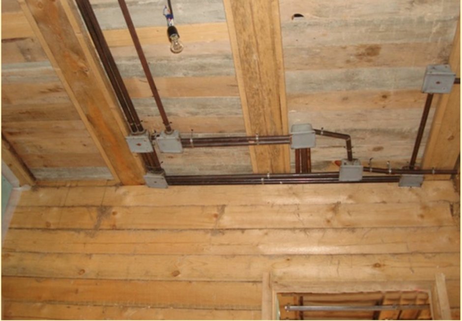 Прокладка провода в деревянном доме