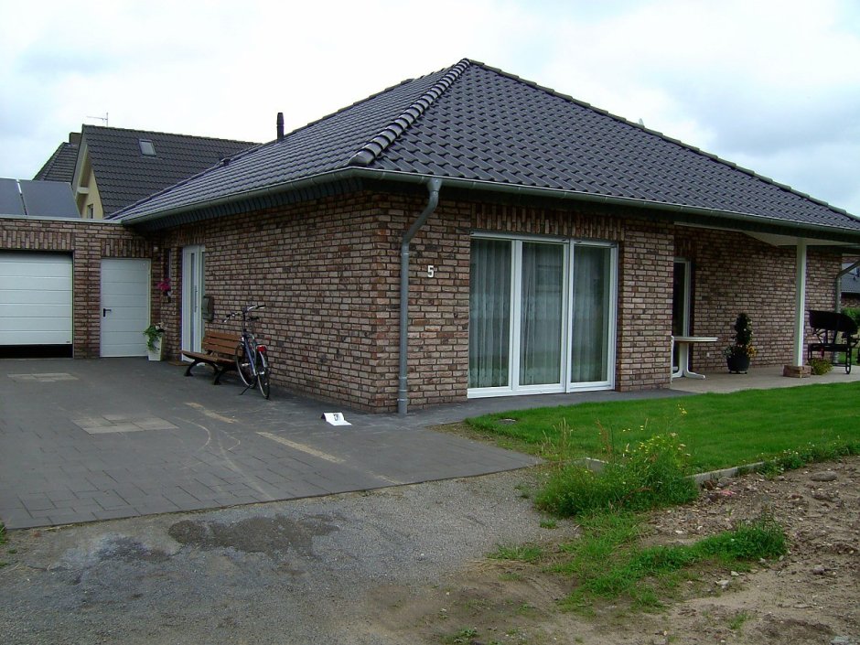 Одноэтажный дом в баварском стиле из кирпича